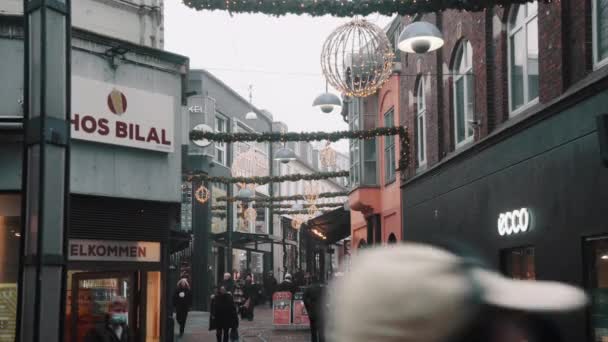 Aarhus Ciudad Centro Comercial Peatonal Navidad Tiempo Compras Calle Invierno — Vídeo de stock