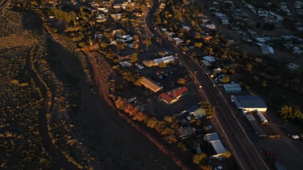 Aerial Slow Pan Mit Blick Auf Die Kleinstadt Superior Arizona — Stockvideo