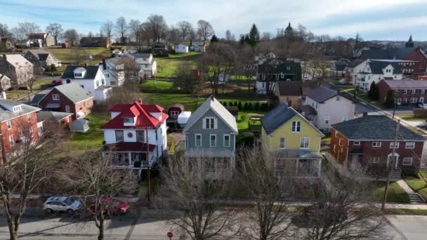 Quiet Residential Community Rural America Winter Colorful Homes Line Street — Stock Video