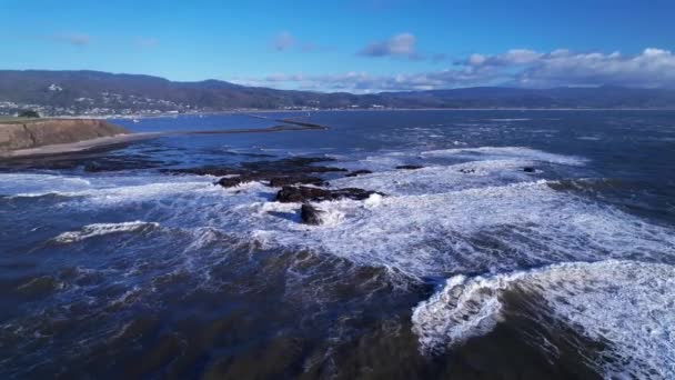 Estación Fuerza Aérea Pillar Point Órbita Drones Mavericks Beach Half — Vídeos de Stock