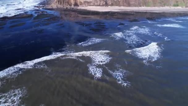 Drone Inclinar Para Baixo Voar Sobre Piscinas Maré Mavericks Beach — Vídeo de Stock