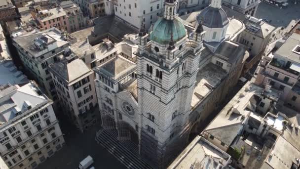 意大利热那亚市中心圣洛伦佐大教堂的航空景观 — 图库视频影像