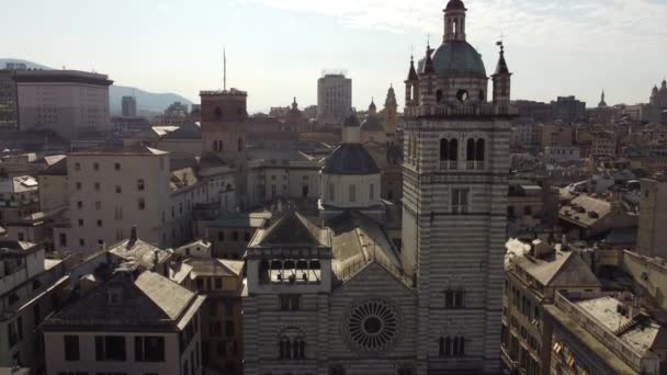 热那亚古城中心与意大利圣洛伦佐大教堂的全景鸟瞰 — 图库视频影像