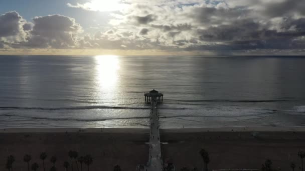 Lumière Soleil Illuminant Jetée Manhattan Beach Californie Coucher Soleil — Video