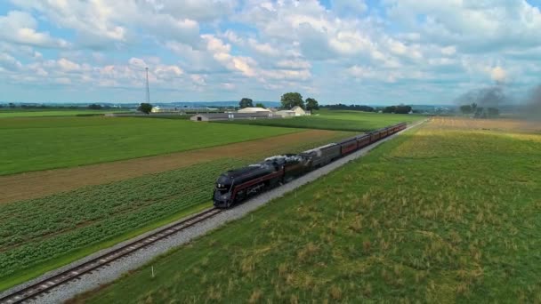 Luftaufnahme Eines Antiken Dampf Personenzugs Der Durch Die Landschaft Der — Stockvideo
