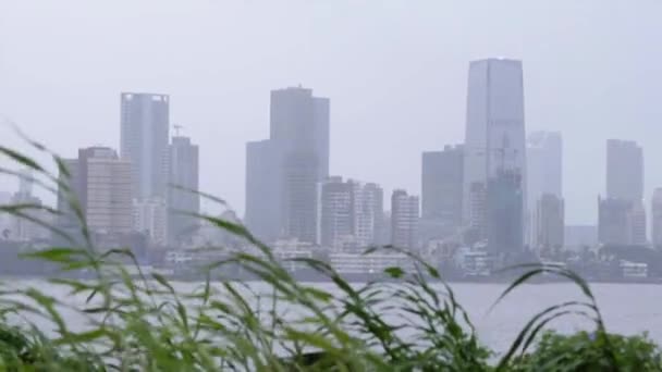 Fuertes Vientos Monzónicos Lluvias Ciudad Mumbai India Nublada Vista Mano — Vídeo de stock