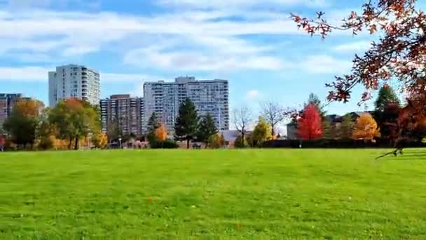 Lifestyle Apartment Living View Public Park — Stockvideo