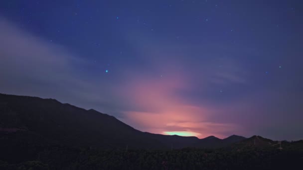 Timelapse Σύννεφα Κινούνται Νύχτα Σιλουέτα Βουνό — Αρχείο Βίντεο