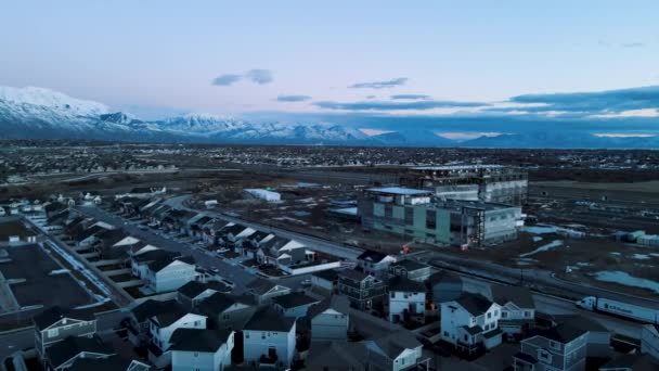 Leendő Primer Gyermekkórház Lehiben Utah Légi Felüljárója Alkonyatkor Építkezésen — Stock videók