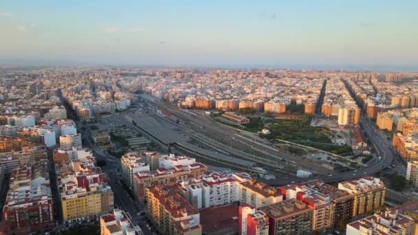 Luftaufnahme Des Bahnhofs Der Stadt Valencia Bei Sonnenuntergang — Stockvideo