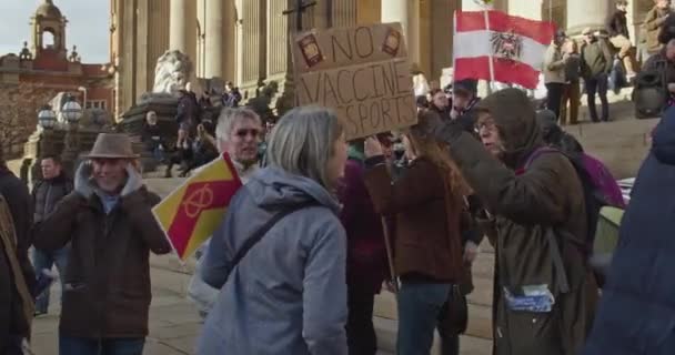 Активісти Демонструють Скажи Паспортам Вакцини Центрі Міста Лідс Холодний День — стокове відео