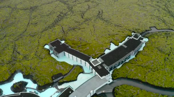Top View Resort Building Blue Lagoon Surrounded Ice Blue Water — Stock Video