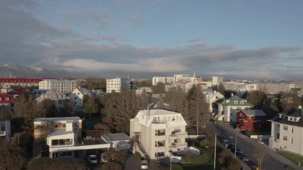 Sol Brillando Zona Suburbana Capital Reikiavik Islandia Aérea — Vídeo de stock