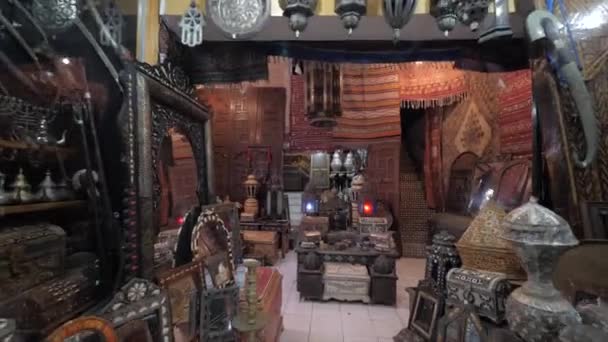 Movimento Gimbal Entrando Antiga Sala Antiga Marrocos Com Elementos Tradicionais — Vídeo de Stock