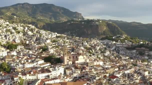 Luftaufnahme Von Taxco Alarcon Bundesstaat Guerrero Mexiko Stadtbild Hang Sonnigen — Stockvideo