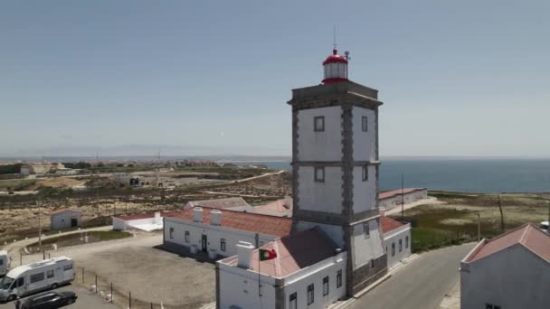 葡萄牙佩尼切卡沃罗角灯塔 空中轨道射击 — 图库视频影像