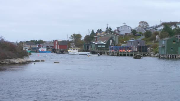 Amplo Tiro Casas Docas Água Halifax Nova Escócia — Vídeo de Stock