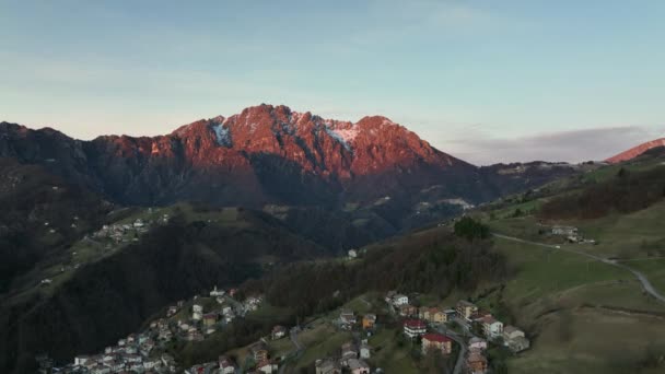 Schöne Luftaufnahme Des Seriana Tals Und Seiner Berge Bei Sonnenaufgang — Stockvideo