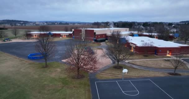 Öffentliche Schule Amerika Winterszene Eines Leeren Spielplatzes Abend Bildung Und — Stockvideo