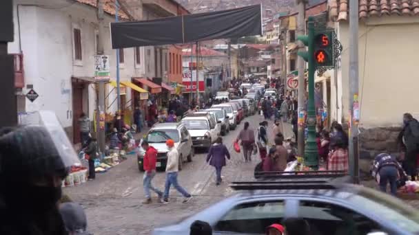 Miejscowi Masce Ruchem Ulicznym Market Street Cusco Pośród Pandemii Covid — Wideo stockowe