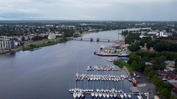 Hög Antenn Prnu Älv Och Yacht Klubben Estland — Stockvideo