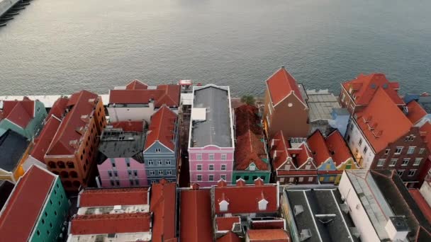 威廉斯塔德是荷属加勒比岛屿库拉奥岛的首府 以色彩明亮的殖民建筑为特色的鸟瞰景观 — 图库视频影像