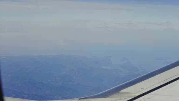 Punto Vista Ventana Del Avión Paisaje Cordillerano Sobre Alaska — Vídeos de Stock