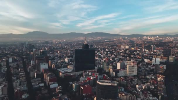 メキシコの都市を超過し 雲とCdmxの山を持つ都市の都市のハイパーラプス Dfでのタイムラプスのドローンと映画の映像 — ストック動画