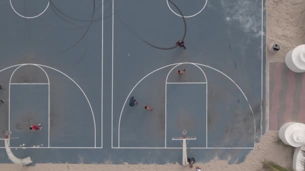 劳德代尔堡两个海滩篮球队的垂直航拍 — 图库视频影像