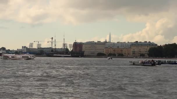 Palacio Invierno Orilla Del Río Neva San Petersburgo Rusia Ancho — Vídeo de stock
