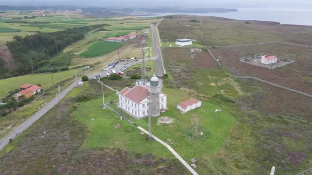 Luchtfoto Van Cabo Peas Asturias Spanje Vuurtoren Naast Klif Atlantische — Stockvideo