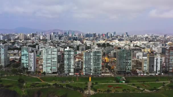 Costa Verde Ozean Klippen Stadtbild Nahaufnahme Vorwärts Bewegen Miraflores Lima — Stockvideo