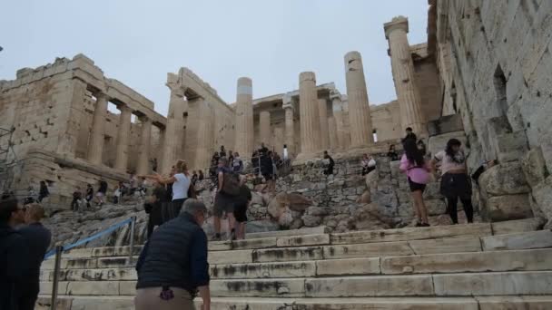 아테네 2021 관광객들 아크로폴리스 개통식 아크로폴리스를 Propylaea 게이트웨이의 — 비디오