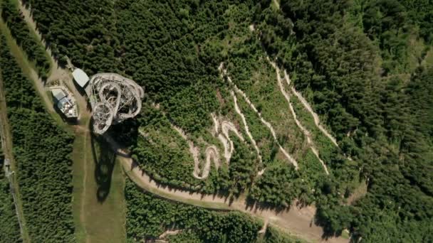 Zoom Aéreo Ponto Vista Drone Uma Atração Torre Céu Caminhada — Vídeo de Stock