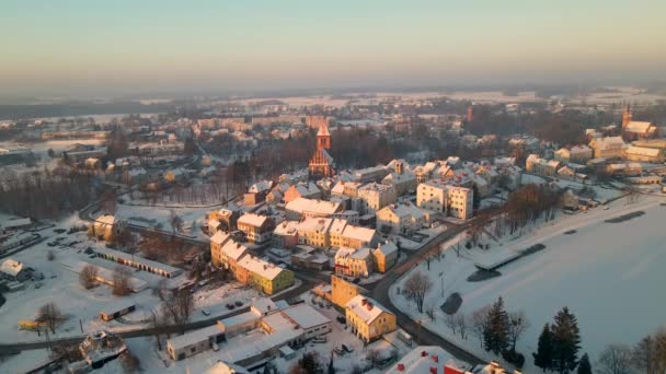 Itä Euroopan Arkkitehtuuri Kaupunki Täynnä Lunta Auringonlaskun Talvella Growo Puola — kuvapankkivideo