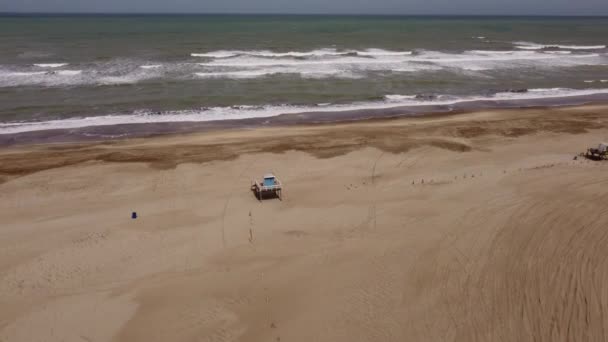 Drone Che Sorvola Torre Del Bagnino Sulla Spiaggia Mar Las — Video Stock