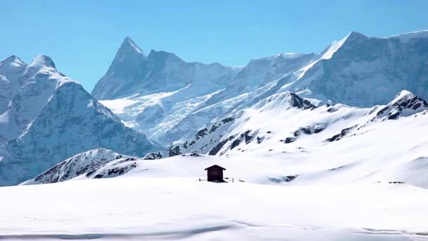 Casa Rústica Medio Enormes Montañas Suiza Grindelwald — Vídeos de Stock