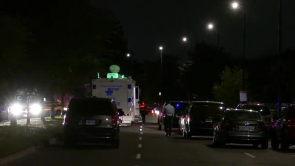 Cola Coches Calle Debido Bloqueo Policial Después Varios Disparos Fatales — Vídeos de Stock