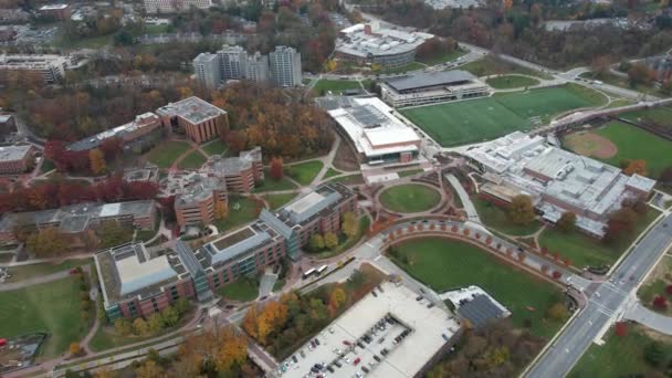 Vista Aérea Towson University Campus Maryland Usa Edificios Campos Deportivos — Vídeos de Stock