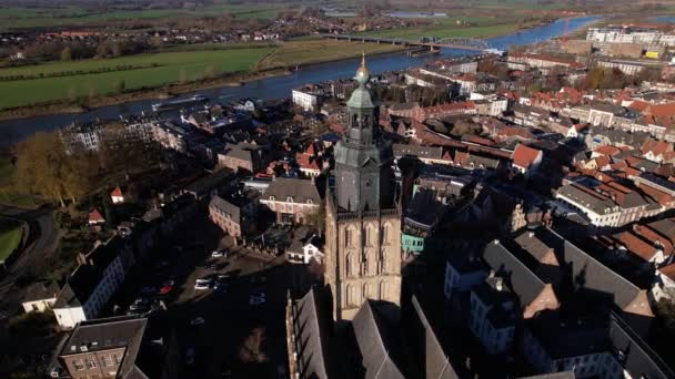 Pomalá Letecká Rotace Kolem Kostelní Věže Walburgiskerk Malebném Městečku Zutphen — Stock video