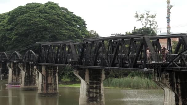 Pan Odhalil Snímek Ikonického Mostu Přes Řeku Kwai Thajsku — Stock video