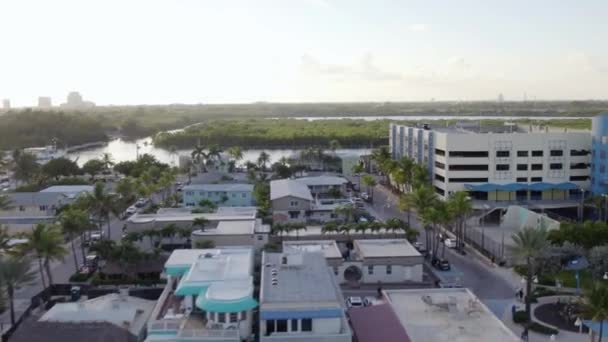 Luftaufnahme Über Das Stadtbild Und Ein Parkhaus Hollywood Florida Neigung — Stockvideo