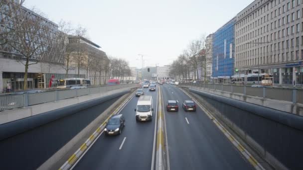 Çıkış Saatinde Brüksel Çevre Yolundan Arabalar Geçiyor Ixelles Belçika — Stok video