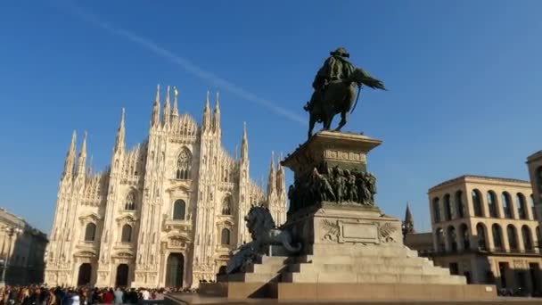 Monument Équestre Vittorio Emanuele Cathédrale Duomo Milan Avec Ciel Bleu — Video