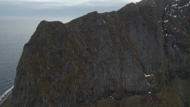 Widok Lotu Ptaka Górę Reinebringen Pochmurnym Lofoten Norwegia — Wideo stockowe