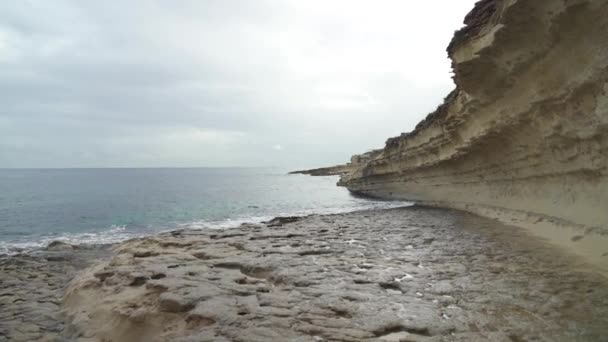 Stone Beach Kalanka Malta Dissapears Águas Rasas Mar Mediterrâneo — Vídeo de Stock