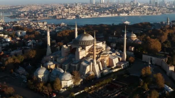 Luchtfoto Van Hagia Sophia Moskee Tijdens Zonsopgang Istanbul Turkije Drone — Stockvideo