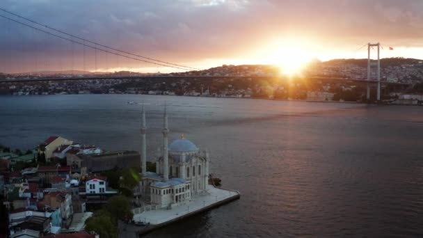 Ortakoy Mešita Istanbul Bosphorus Bridge Krajina Při Východu Slunce Letecké — Stock video