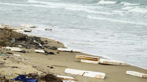 Gimbal Tiro Espuma Poliestireno Extruido Celda Cerrada Lanzado Playa — Vídeos de Stock