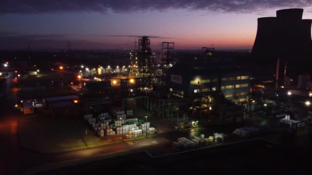 Vista Aérea Iluminada Noite Acima Local Industrial Fábrica Produto Químico — Vídeo de Stock
